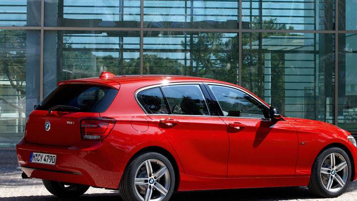 2012 BMW 1-Series 11Bi Side Pose in Red